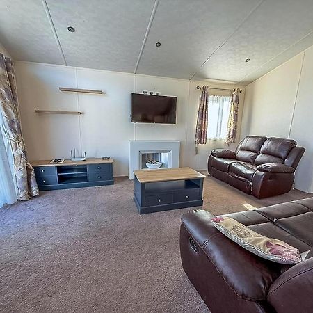 Luxury Lodge At Suffolk Sands Holiday Park Ref 45009Mv Felixstowe Exterior photo