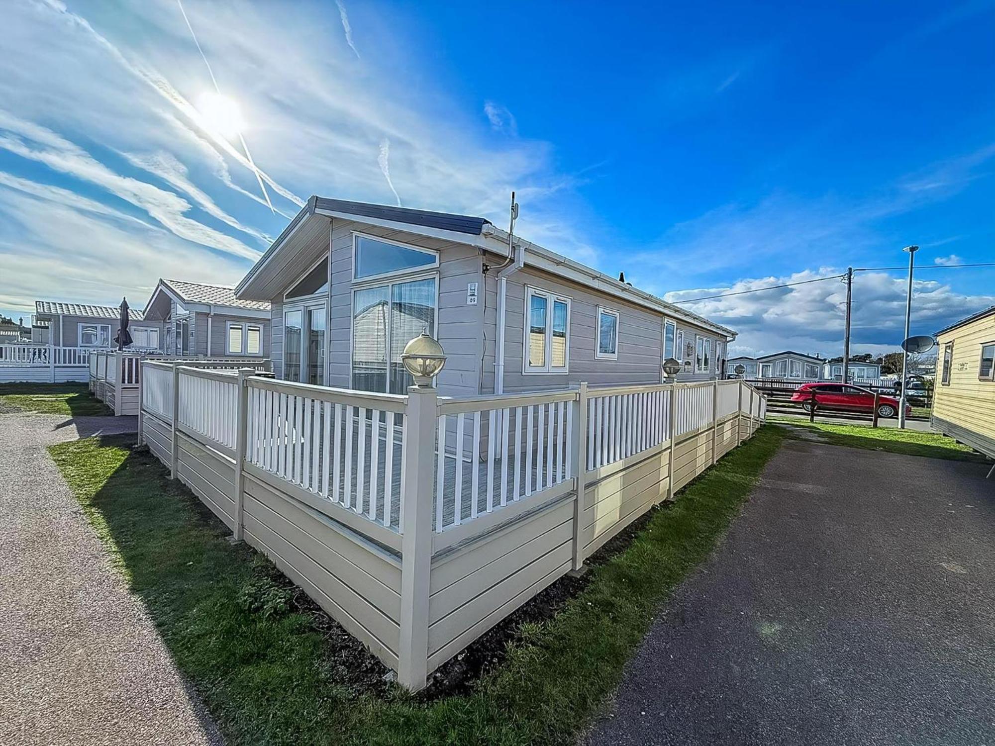 Luxury Lodge At Suffolk Sands Holiday Park Ref 45009Mv Felixstowe Exterior photo